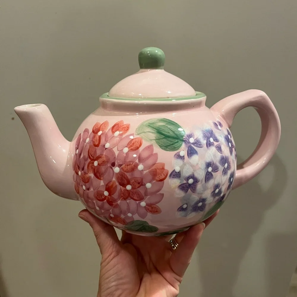 Nantucket Floral Hydrangeas Pink Teapot with Lid 7 Cup